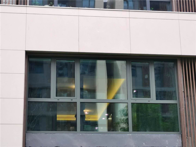 市北某小區(qū)斷橋鋁門窗安裝